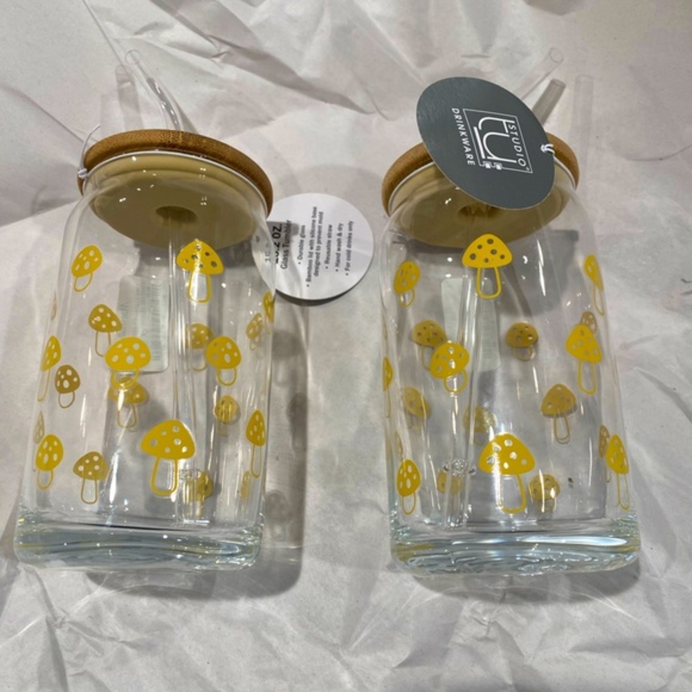 Set of mushroom reusable  glasses with glass straws! 15.2 oz each, wooden lid…